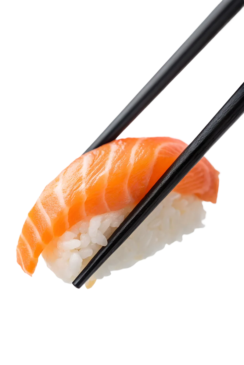 Nigiri de salmón sostenido con palitos